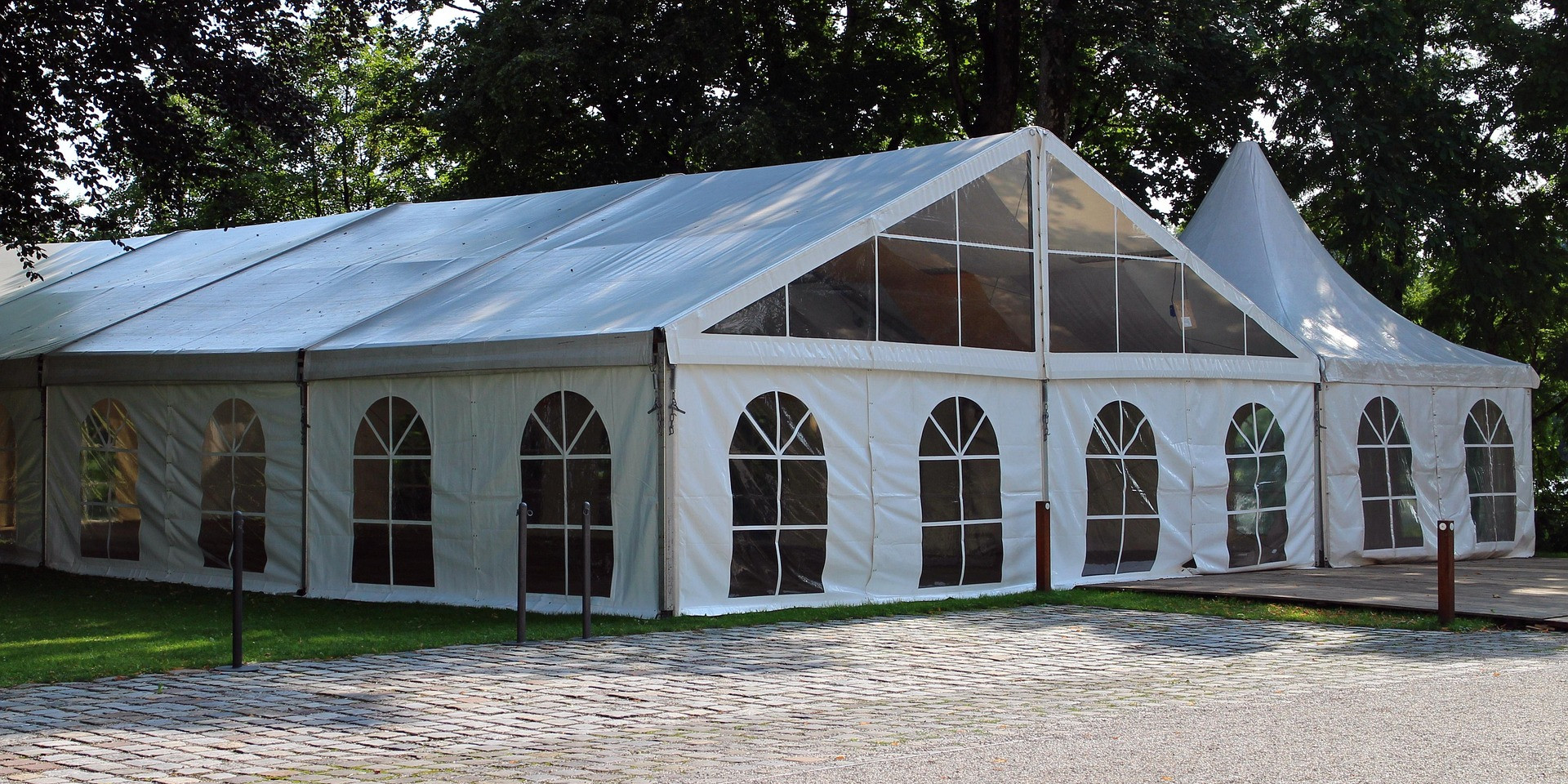 Traiter une salle des fêtes bruyante